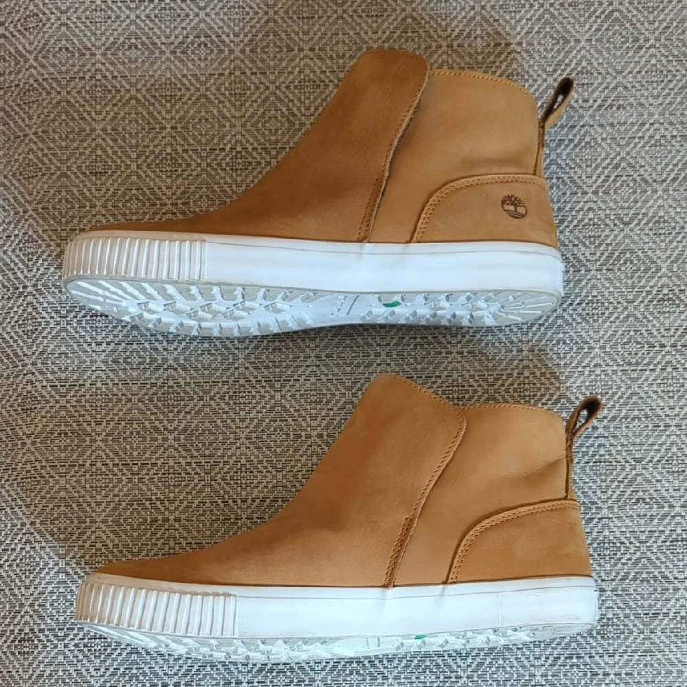 Timberland Women's Wheat Nuback Leather Skyla Bay Pull-on Chelsea Boot